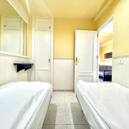 Apartamento A Pocos Metros De La Playa, Con Piscina Y Wifi Gratuito En Zonas Comunes Apartment *