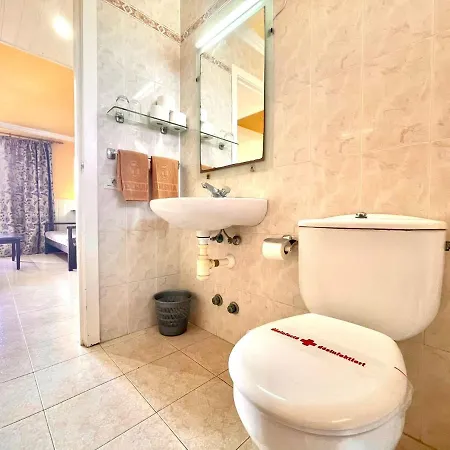 아파트 Apartamento A Pocos Metros De La Playa, Con Piscina Y Wifi Gratuito En Zonas Comunes *